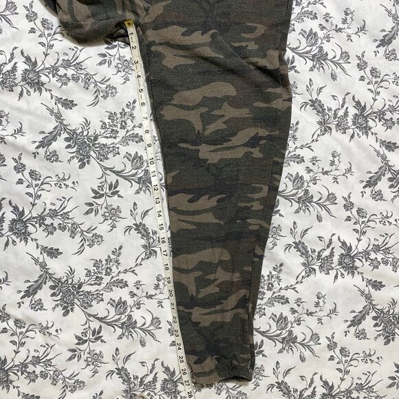 Mustard Seed Camo Jumpsuit Size Medium - Picture 10 of 10